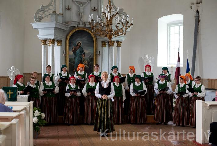Sieviešu koris "Irlava" Sātu baznīcā